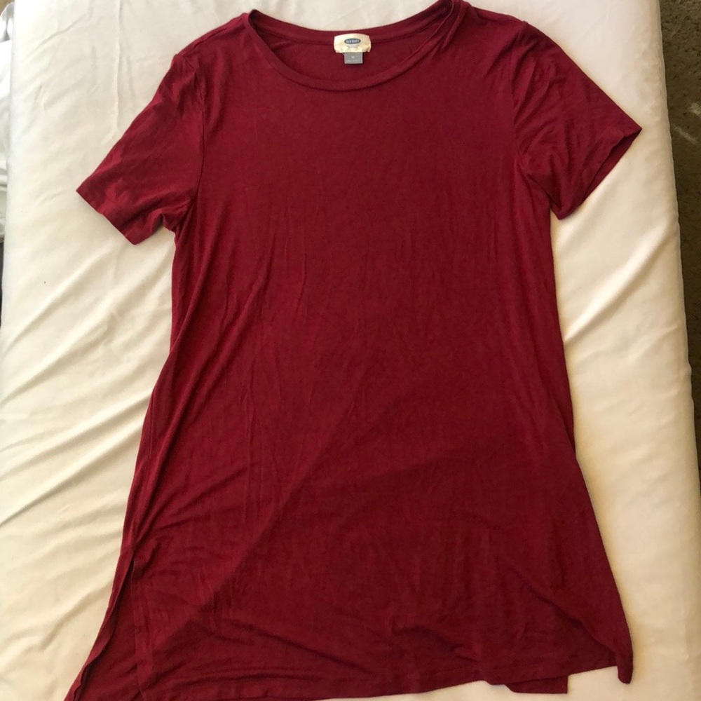 Red Old Navy T-shirt
